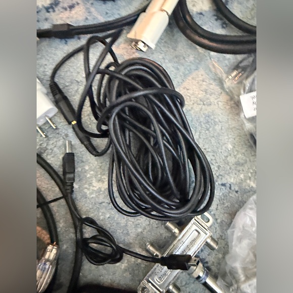 Assorted Electronic Cables Bundle - Picture 6 of 13